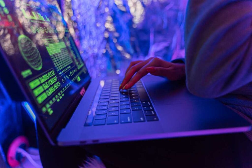 Hacker al laptop